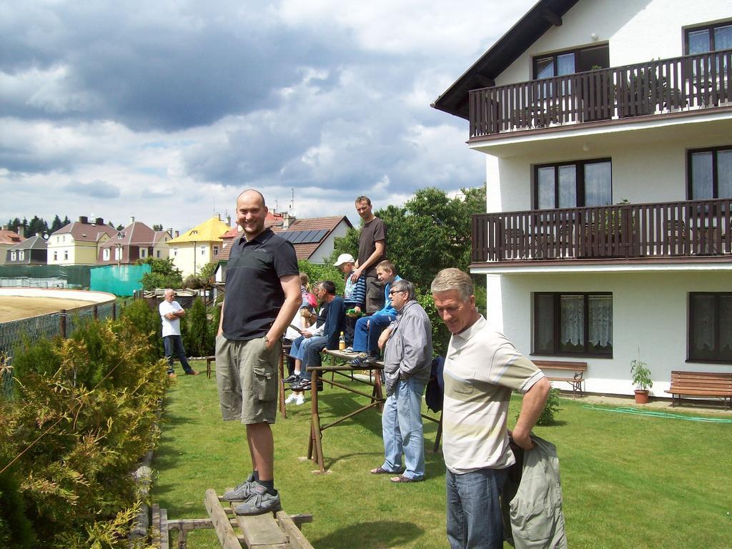 Penzion Speedway Marianske Lazne Bagian luar foto